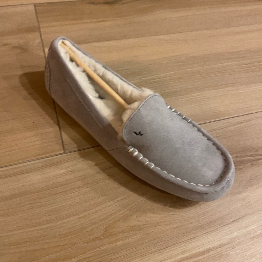 Brand new Koolaburra by UGG LEZLY slippers